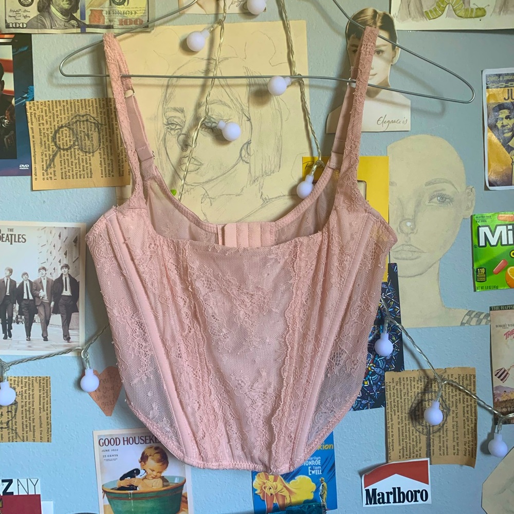 Super cute corset bustier top from urban, doesn’t fit me well 😢